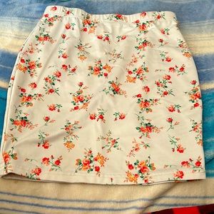 White floral tight skirt